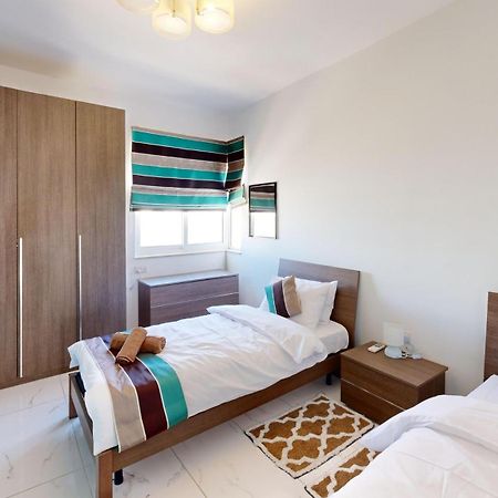Amazing Spacious Apartment With Bbq & Jacuzzi San Ġiljan Exterior foto