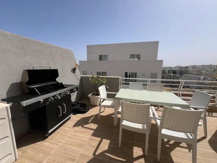 Amazing Spacious Apartment With Bbq & Jacuzzi San Ġiljan Exterior foto
